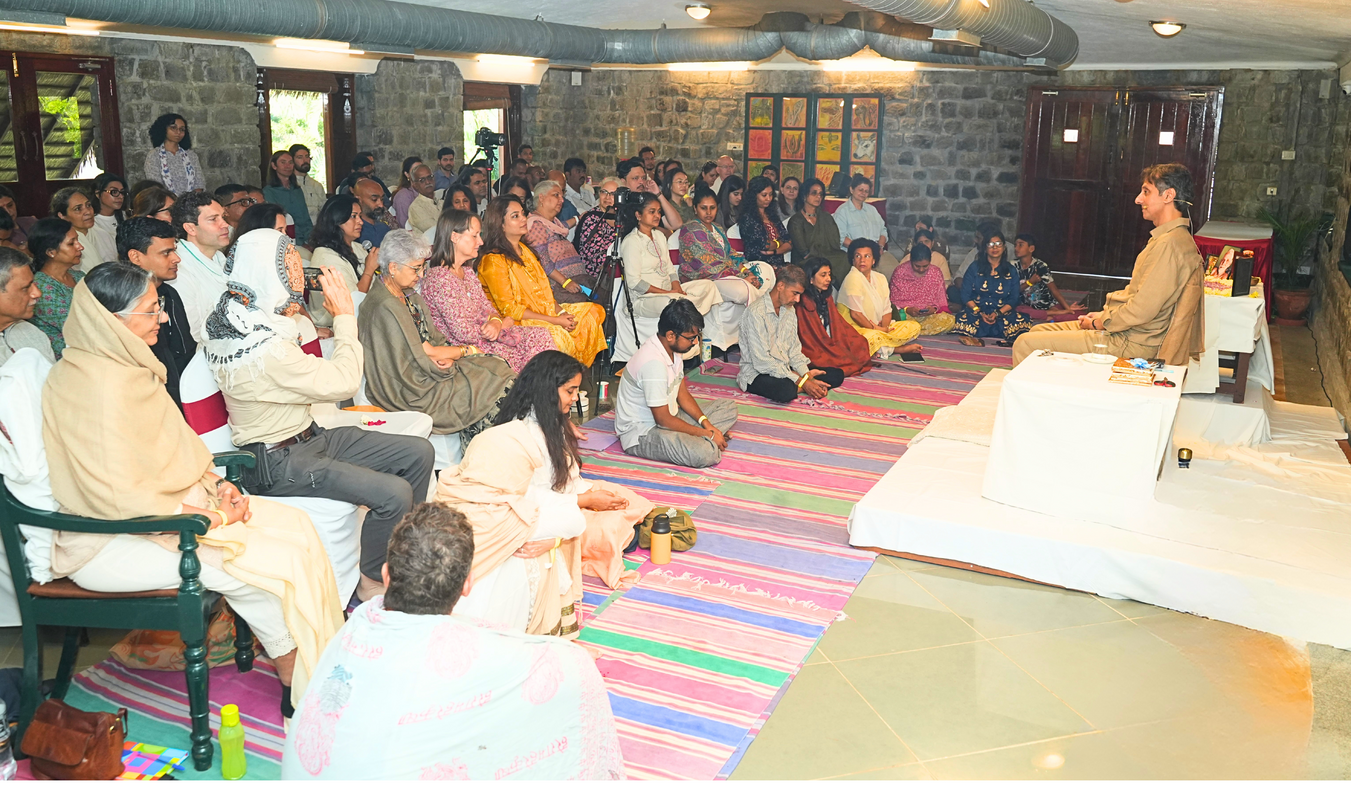 Tiruvannamalai Retreat 2026 During the Talk
